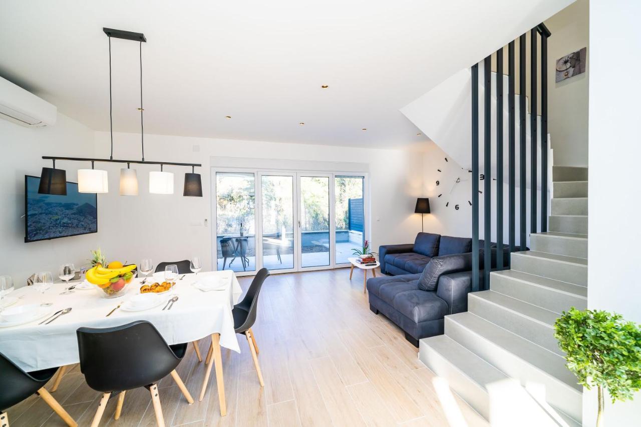 Apartment 'Holiday Above Dubrovnik' Bagian luar foto